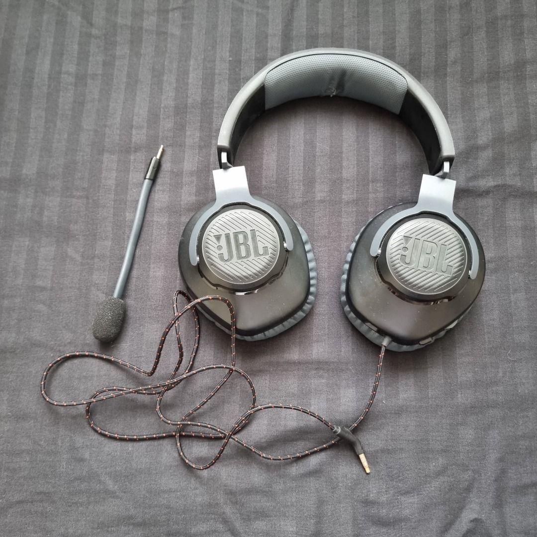 JBL Quantum 100 Wired Gaming Headset with a Detachable Mic, Audio,  Headphones & Headsets on Carousell