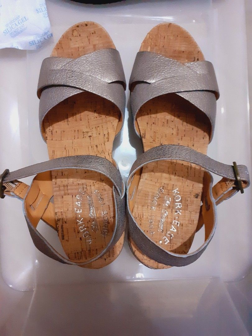 REPRICED!!!KORK-EASE Sandals ORIGINAL!!! (Category: Flats & Sandals) located in Pasig City. Submitted by theDclutter (Listing ID 1251390435, Image 2). Description: Selling this ORIGINAL KORK-EASE Sandals for very affordable price! -New! -In very good condition -No issue -Very comfy -Hindi sya madulas -Malambot ung apakan ng paa -Lakas makasexy at pretty sa paa pag suot mo na. -Padala galing ibang bansa RFS: Decluttering, hindi din kasi kasya sa p