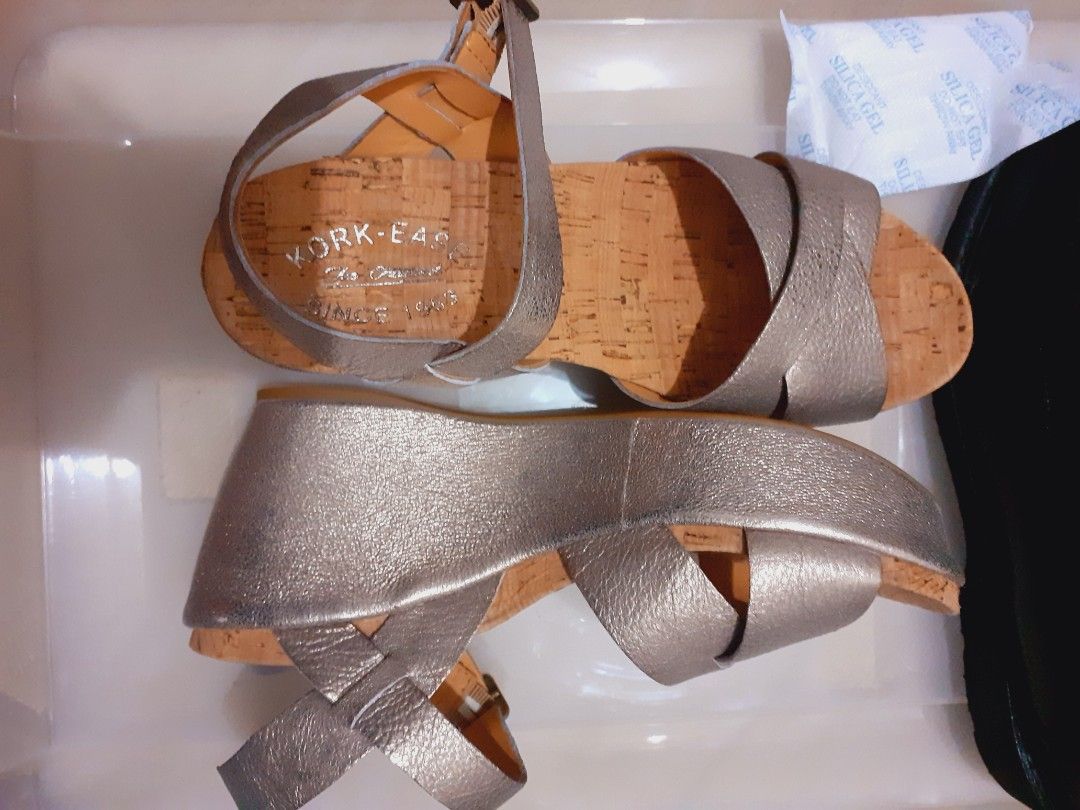 REPRICED!!!KORK-EASE Sandals ORIGINAL!!! (Category: Flats & Sandals) located in Pasig City. Submitted by theDclutter (Listing ID 1251390435, Image 3). Description: Selling this ORIGINAL KORK-EASE Sandals for very affordable price! -New! -In very good condition -No issue -Very comfy -Hindi sya madulas -Malambot ung apakan ng paa -Lakas makasexy at pretty sa paa pag suot mo na. -Padala galing ibang bansa RFS: Decluttering, hindi din kasi kasya sa p