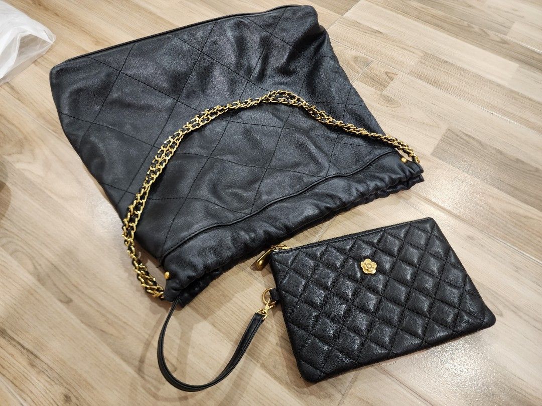 Lady classic chain shoulder bag in black quilted leather Women s