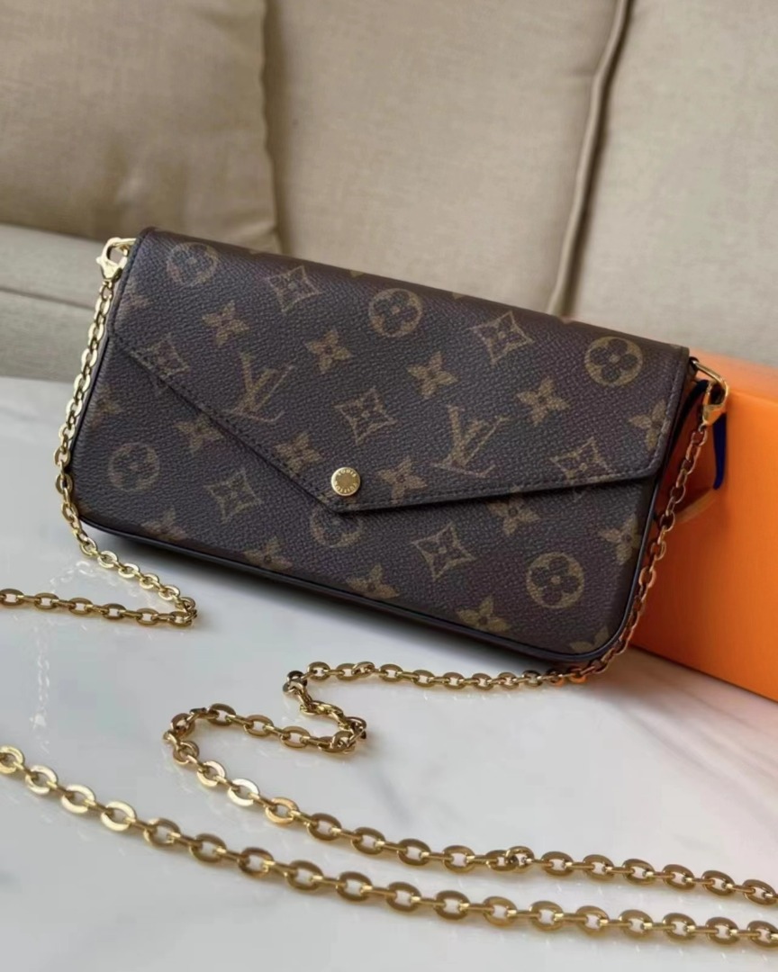 Louis Vuitton M82154 Wallet on Chain