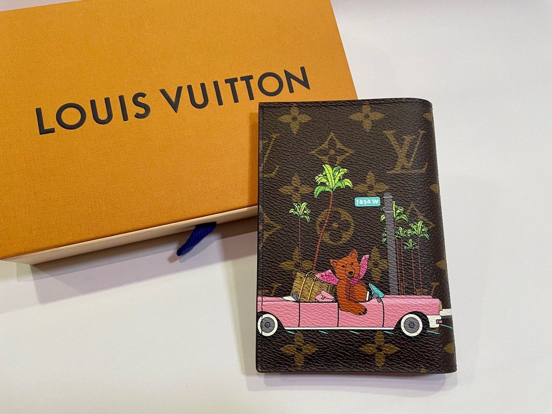 Louis Vuitton Monogram Canvas Christmas Animation New York Soho 2022 Passport  Cover - Yoogi's Closet