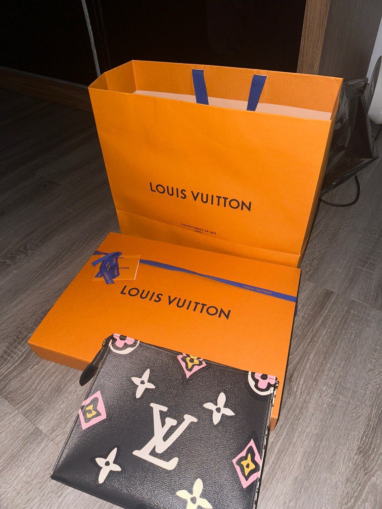 Louis Vuitton LV Clutch Toiletry Pouch 26, Luxury, Bags & Wallets on  Carousell