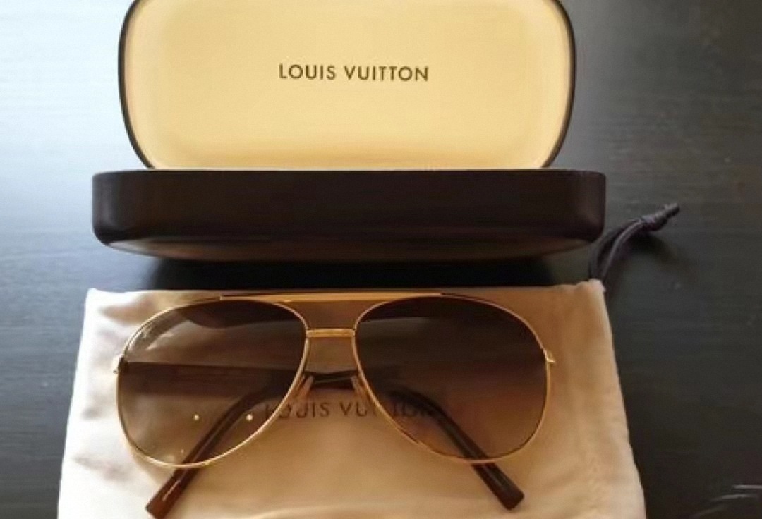 Louis Vuitton Attitude Pilote Sunglasses - Black, Women's Fashion, Watches  & Accessories, Sunglasses & Eyewear on Carousell