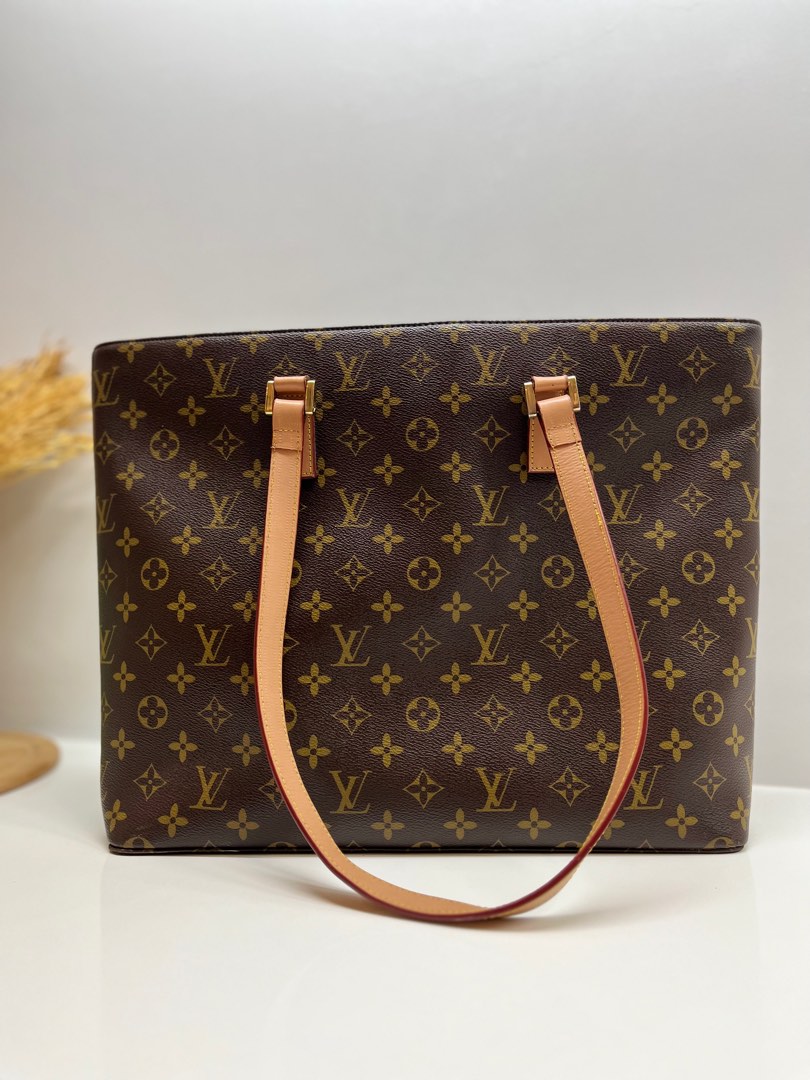 LOUIS VUITTON - RIVERSIDE (fits a 13 laptop) - What's in my bag