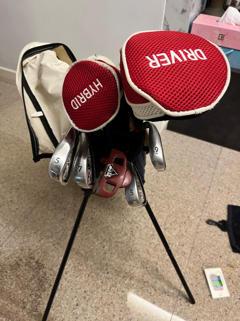 Lynx junior golf set, Sports Equipment, Sports & Games, Golf on Carousell