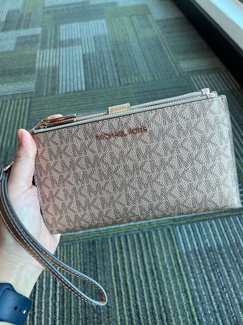 Michael kors clearance wristlet rose gold