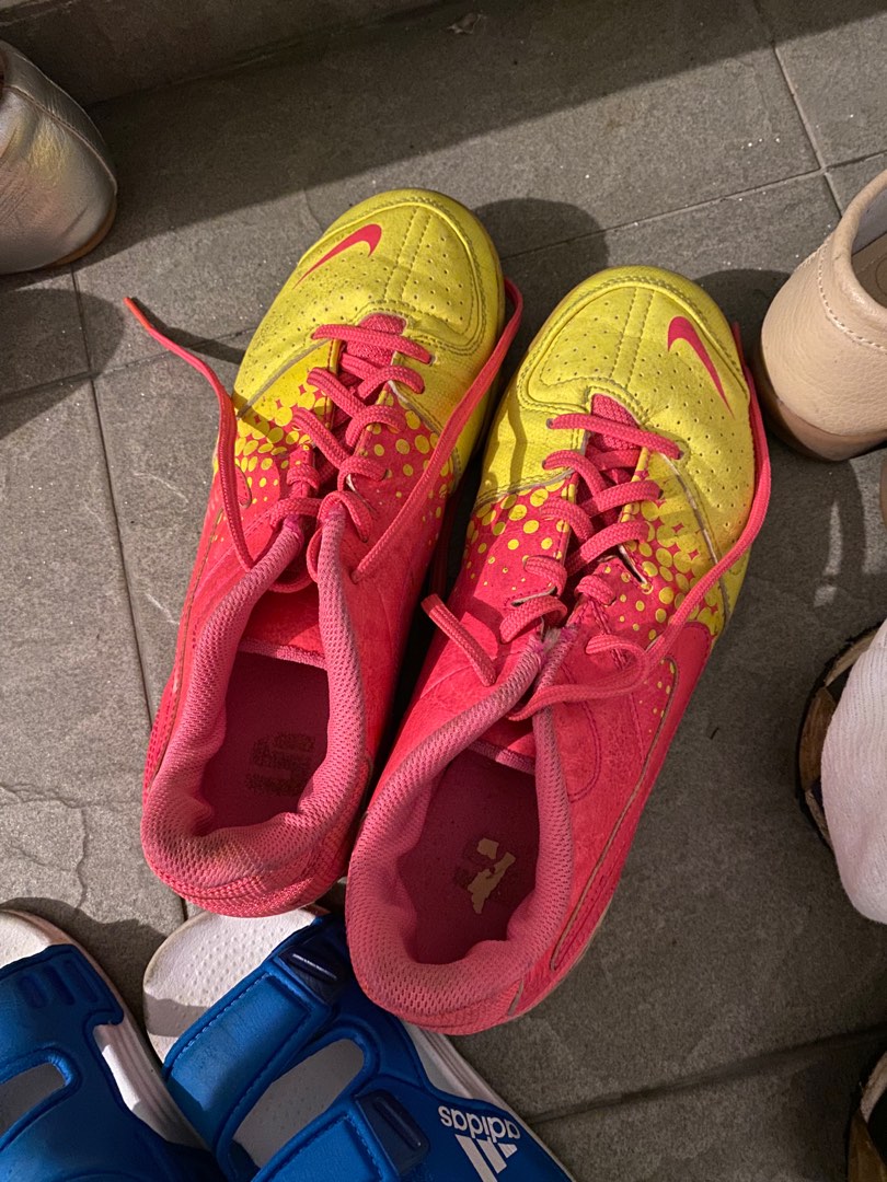 new nike futsal shoes