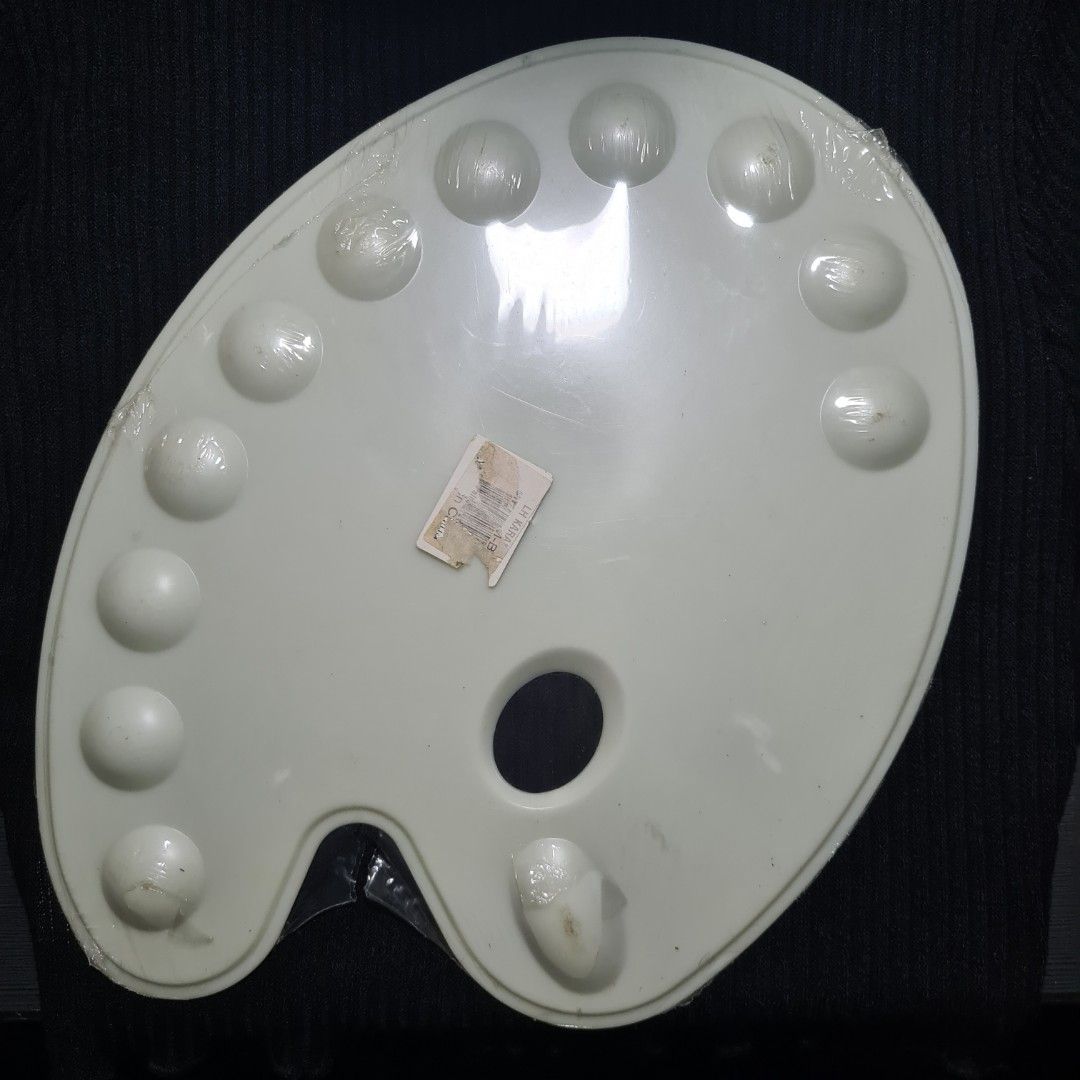 Paint Palette 12 holes plastic large (Category: Craft Supplies & Tools) located in Antipolo. Submitted by r_shopp (Listing ID 1251464591, Image 2). Description: Make Offer! °never used, nasira lng ung plastic cover Strictly payment first.