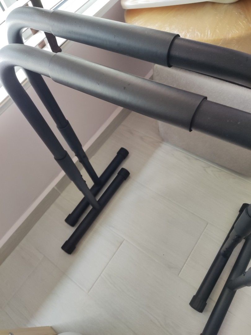 Adjustable Parallel dips bars (Category: Cardio & Fitness Machines) located in Singapore. Submitted by rx480 (Listing ID 1251343993, Image 3). Description: Sturdy and stable parallel bars Height adjustable from 62-92cm via screws Rubber grips on top and on both sides.