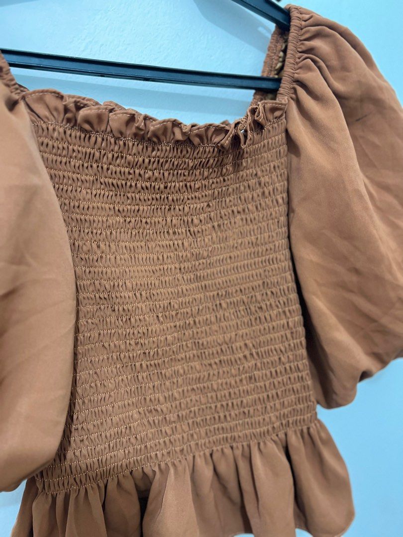 Puff Sleeve Top (Category: Blouses) located in Sogod. Submitted by beeeeehhhh (Listing ID 1251456600, Image 2). Description: Size: S-M RFS: Declutter.