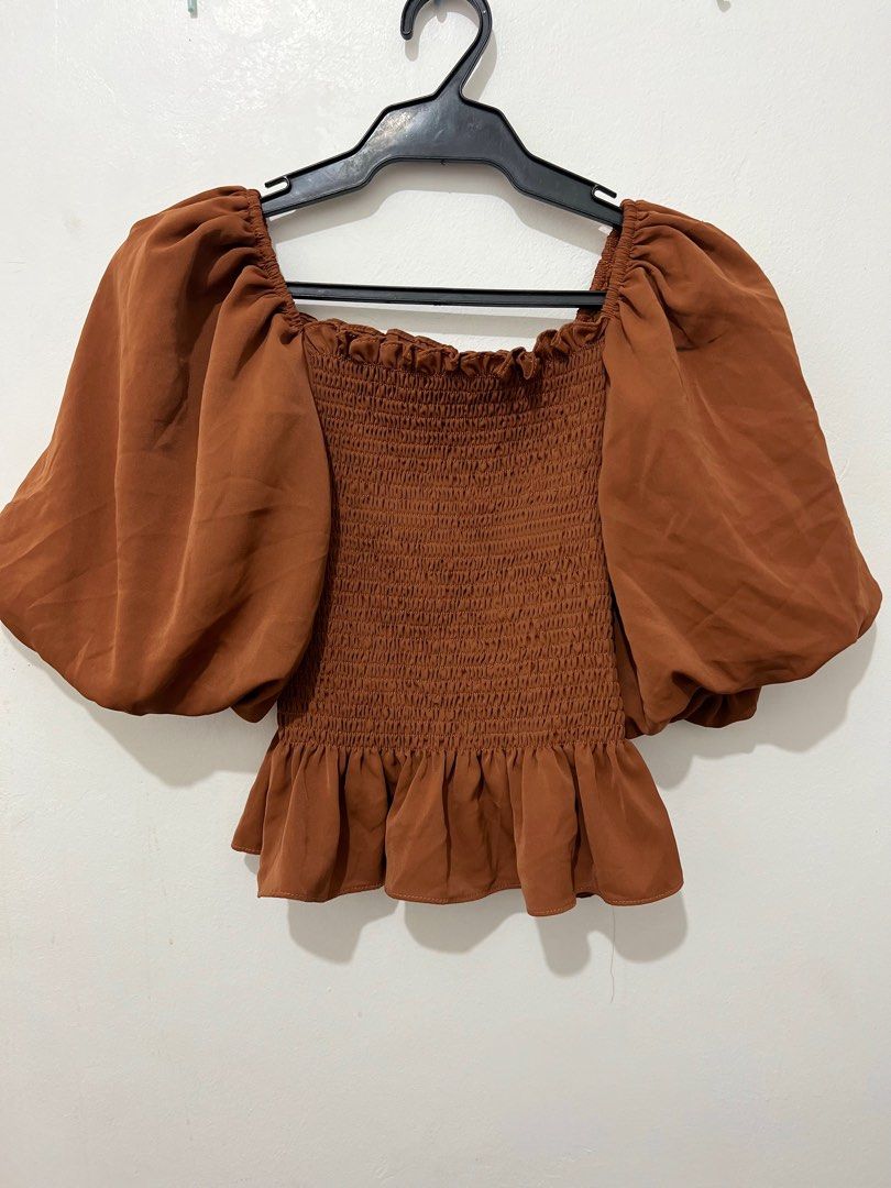 Puff Sleeve Top (Category: Blouses) located in Sogod. Submitted by beeeeehhhh (Listing ID 1251456600, Image 1). Description: Size: S-M RFS: Declutter.