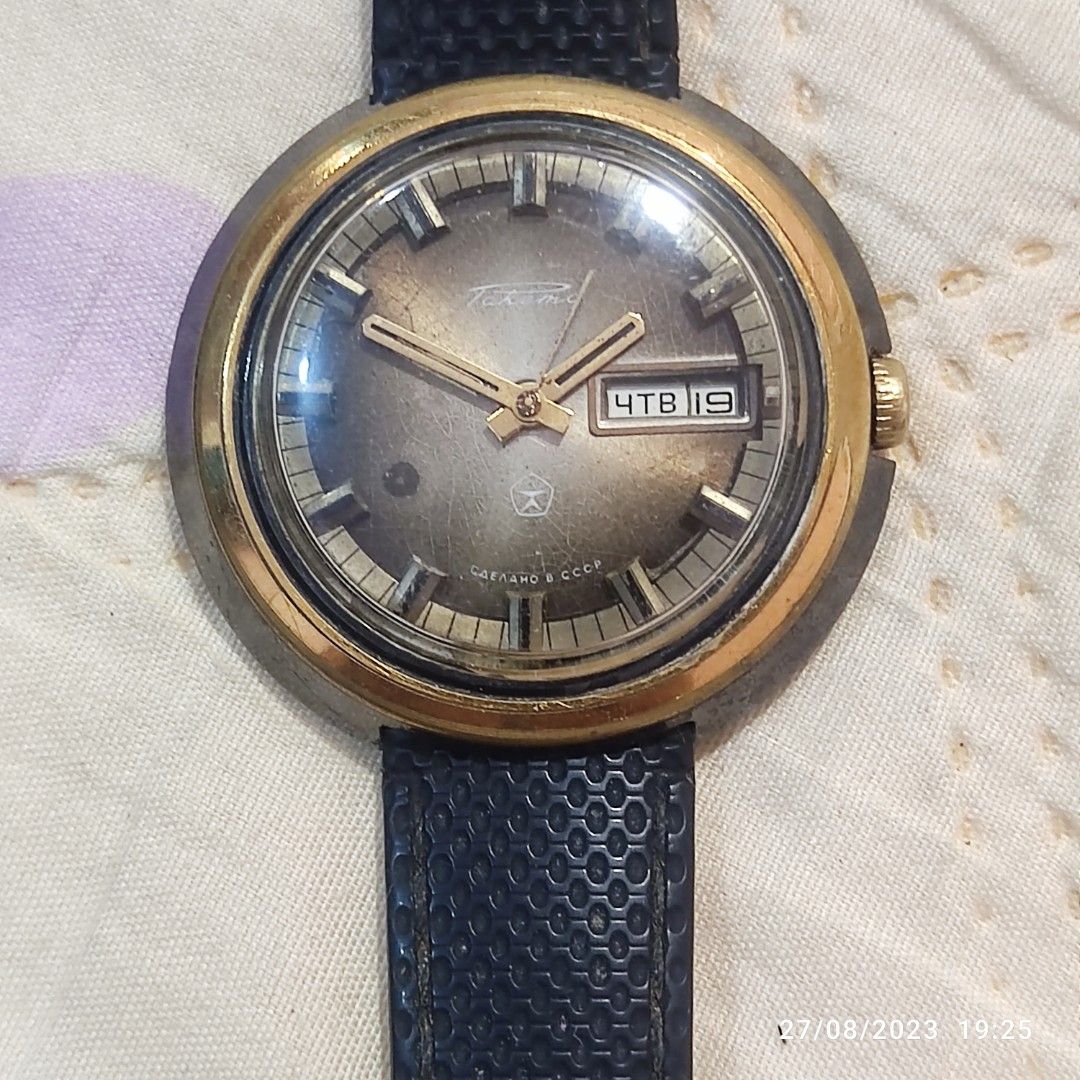 Raketa Vintage Mechanical watch (Category: Men's Watches) located in General Trias. Submitted by elcombo (Listing ID 1251403778, Image 2). Description: Vintage Original 19 jewels manual winding Made in Russia 41mm diameter Good working condition.