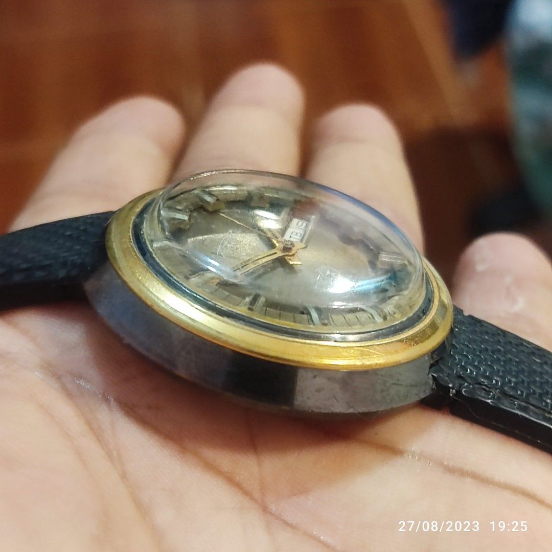 Raketa Vintage Mechanical watch (Category: Men's Watches) located in General Trias. Submitted by elcombo (Listing ID 1251403778, Image 3). Description: Vintage Original 19 jewels manual winding Made in Russia 41mm diameter Good working condition.