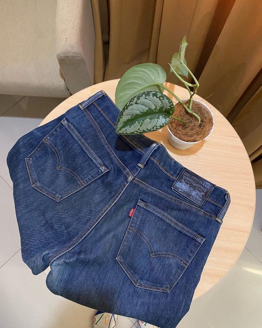 Levis shop nike jeans