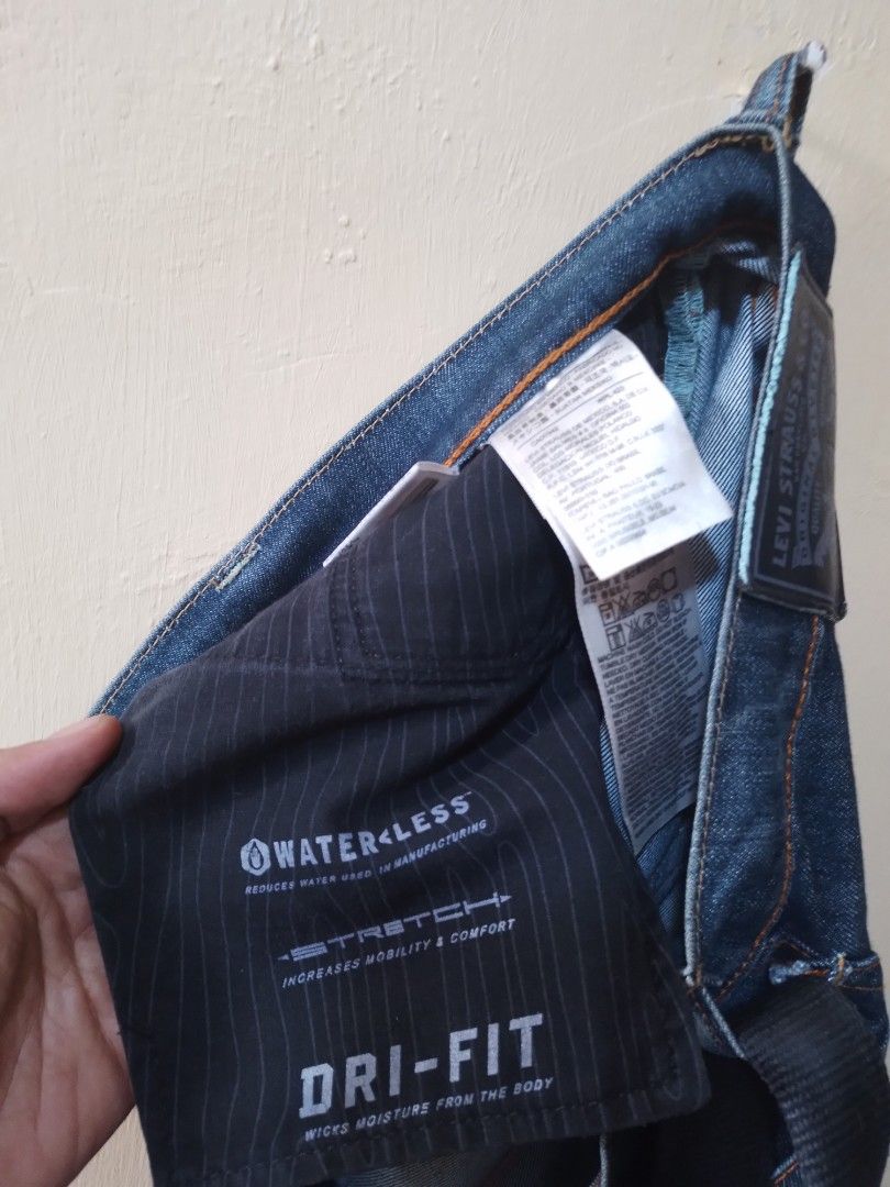 Levis nike jeans top