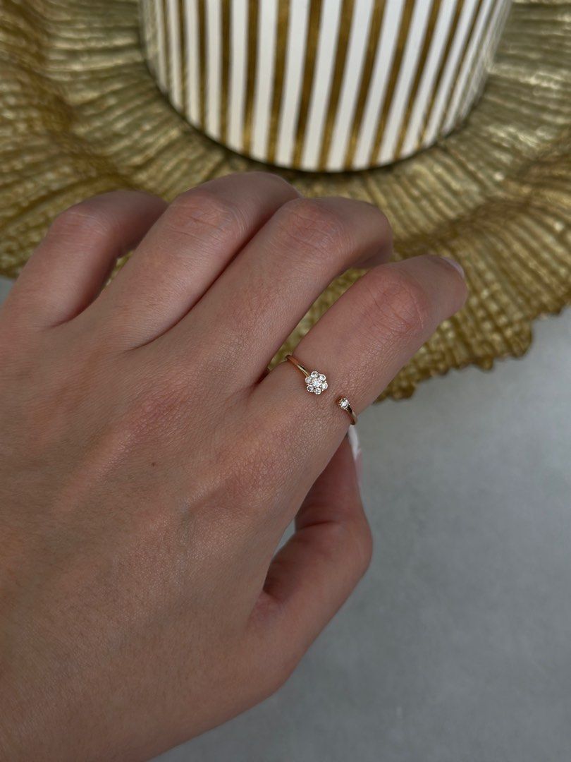 Gold ring with diamond cluster best sale