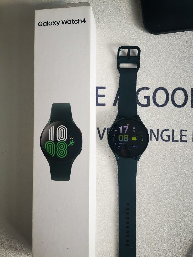 Samsung Galaxy Watch 4, Mobile Phones & Gadgets, Wearables & Smart