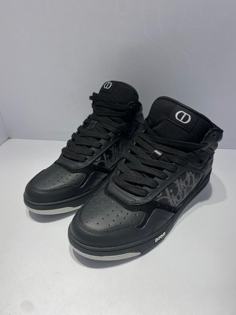 sepatu nike x dior