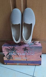 Sepatu slip on skechers abu