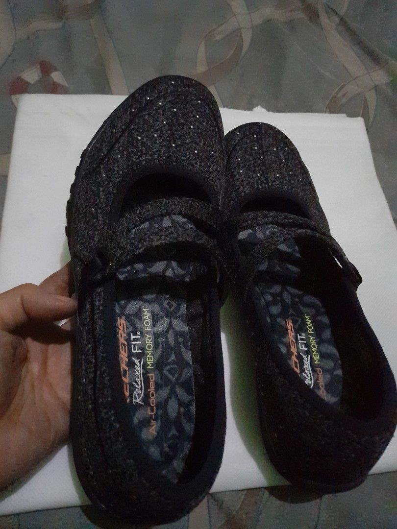 Skechers relaxed fit store memory foam 7.5