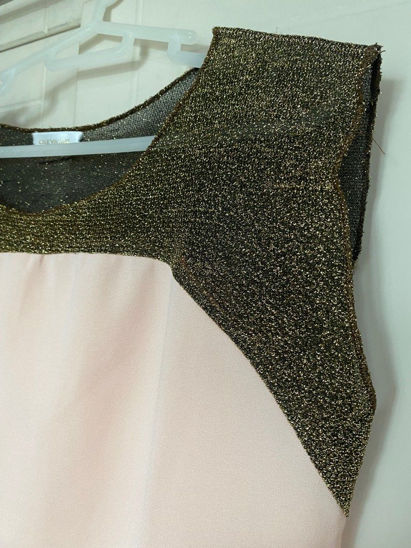 Sleeveless (Category: Sleeveless) located in Quezon City. Submitted by inxshop (Listing ID 1251403317, Image 3). Description: Cole Vintage (local brand) In good condition Can fit up to medium frames.
