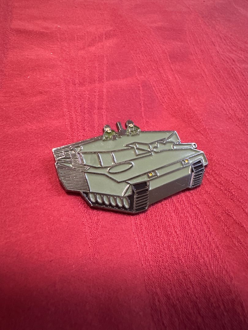 The leopard tank pin, Hobbies & Toys, Stationery & Craft, Art & Prints