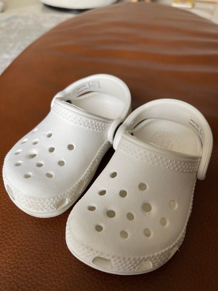 White crocs top size 5