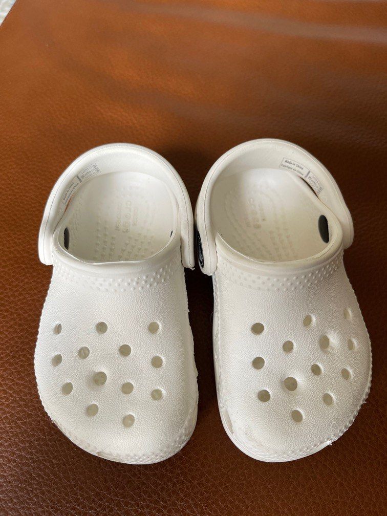 White crocs top size 5