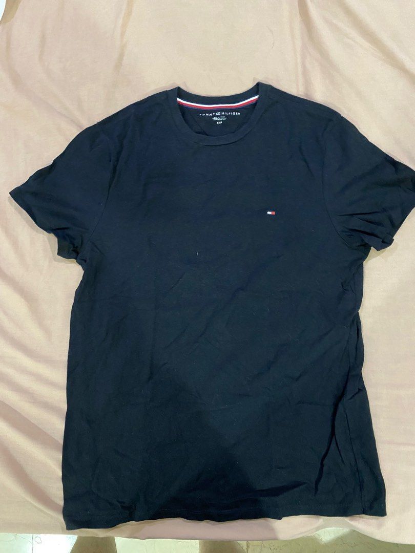 Tommy Hilfiger TH Black shirt (Category: Tshirts & Polo Shirts ) located in Quezon City. Submitted by doctorker (Listing ID 1251323023, Image 1). Description: Original tommy hilfiger black Tshirt Bought in Hong Kong Size Small Used 2-3x to mall Can nego if taken with other listings Alternative to RL Ralph Lauren Tommy Hilfiger Ami Kitsune uniqlo h&m About the user: Naliligo everyday 😂✅ No skin infections 👍 Hindi pawisin 🥰 .