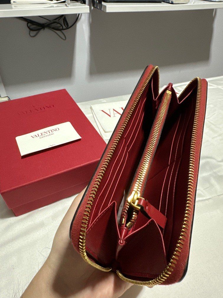 Red Leather Vlogo Bag - Stylish and Chic Handbag for Women | LOZURI