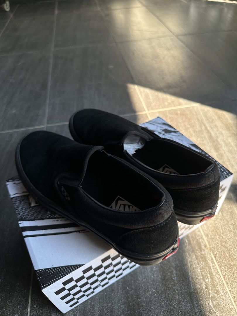 6pm all store black vans
