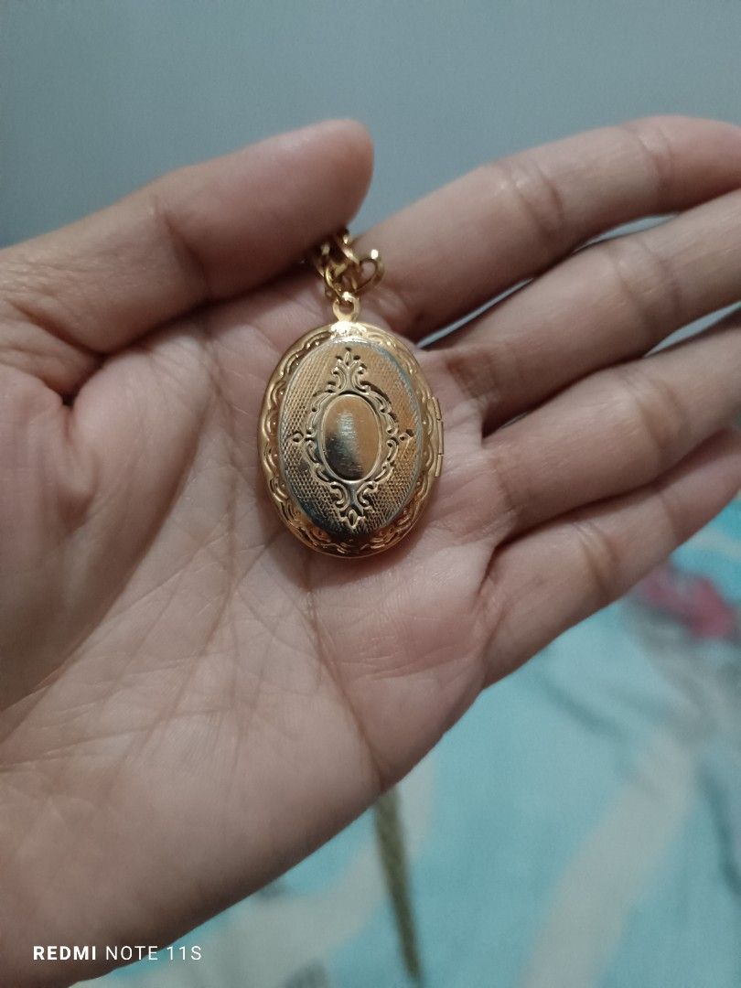 Vintage Locket, Women's Fashion, Jewelry  Organizers, Necklaces on  Carousell