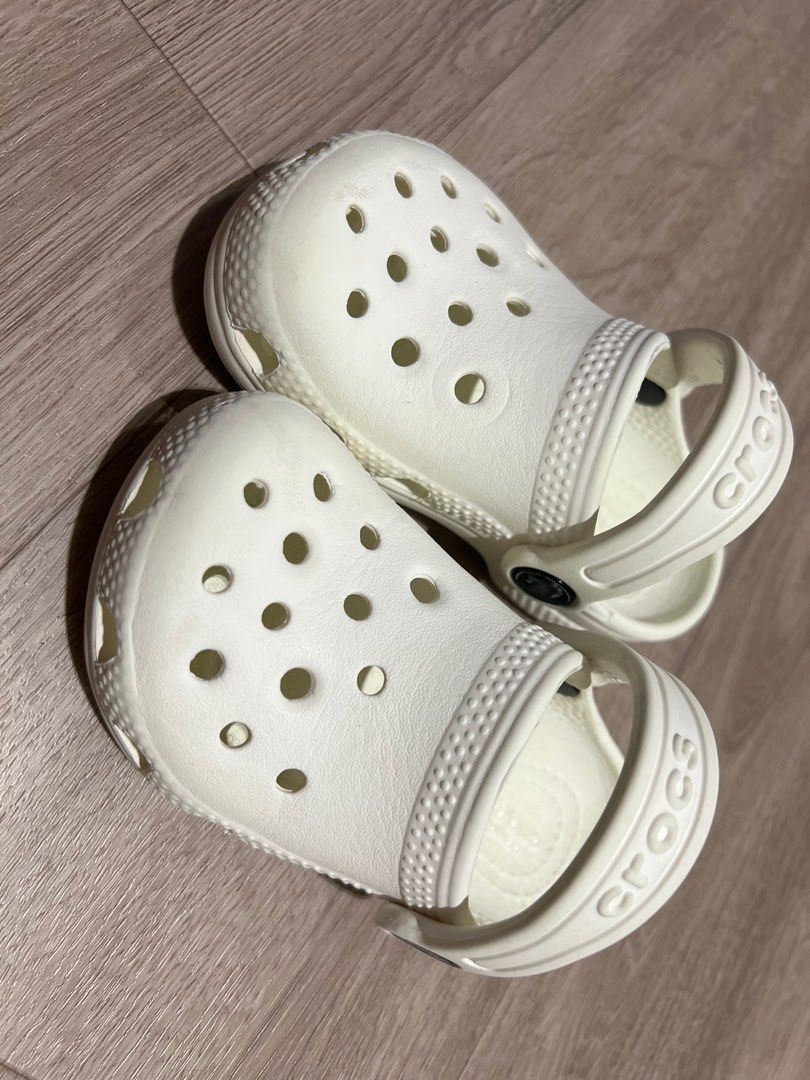 Size 6 on sale white crocs