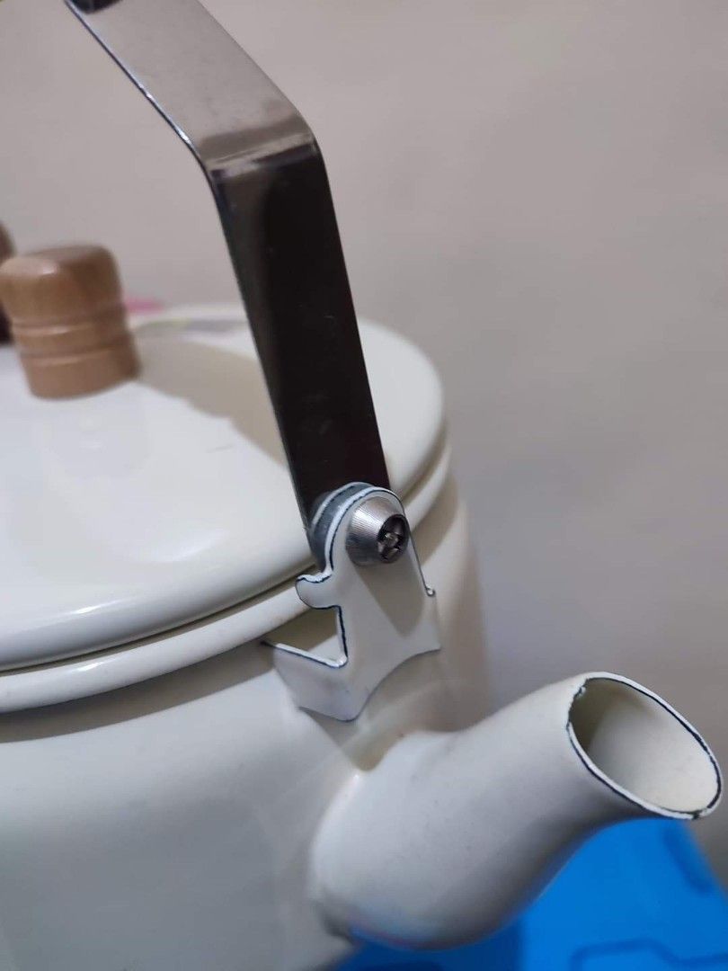 White Enamel Tea Pot/ Tea Kettle (Category: Other Kitchenware & Tableware) located in Pasay City. Submitted by ace.garcia19 (Listing ID 1251344450, Image 3). Description: P480 White Enamel Tea Pot/ Tea Kettle Like new No original box #FB: Maxene Japan Surplus.