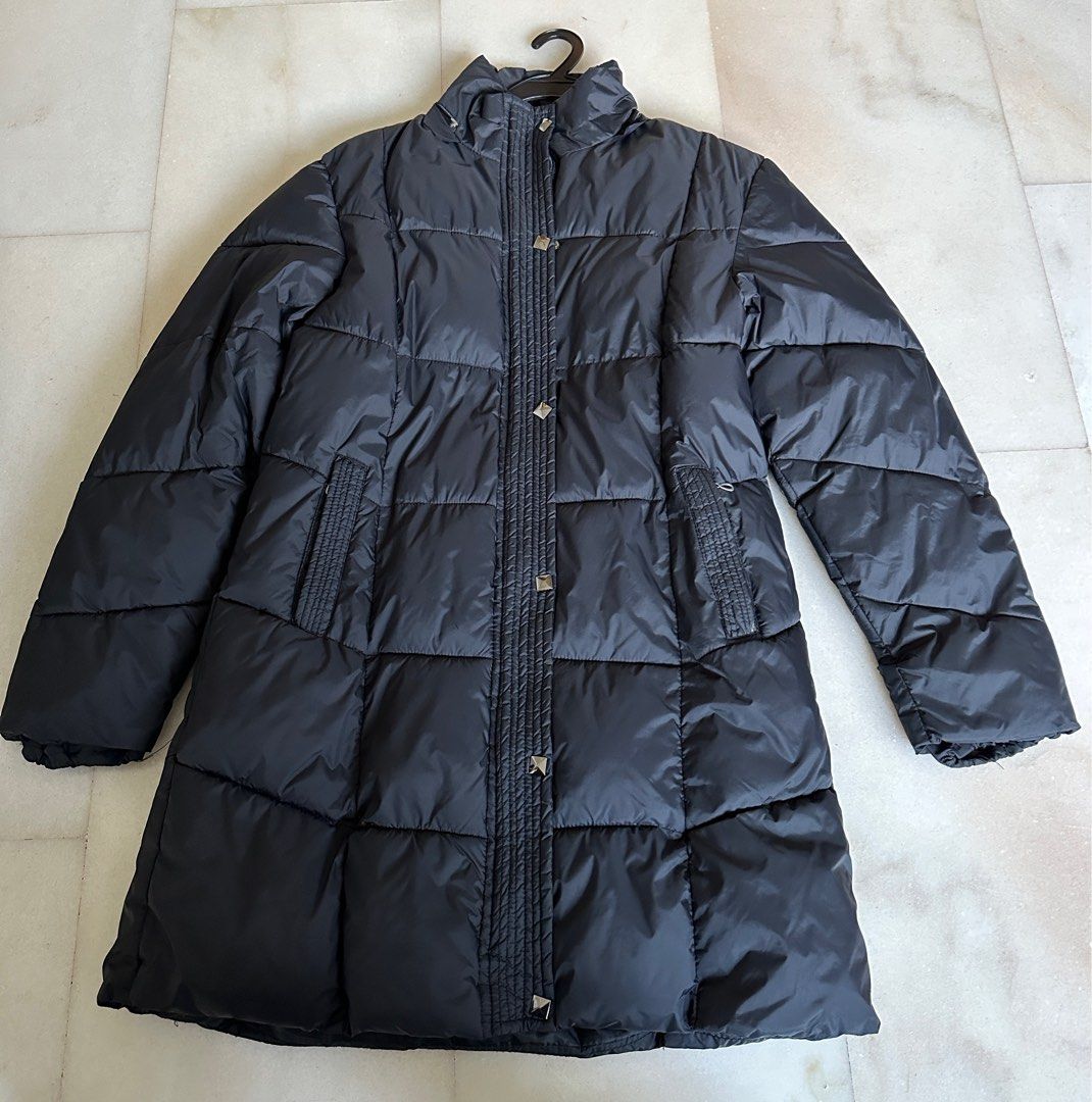Winter Down Jacket (Category: Coats, Jackets and Outerwear) located in Singapore. Submitted by she_sellss (Listing ID 1251370896, Image 1). Description: Sleeve length: 62cm.