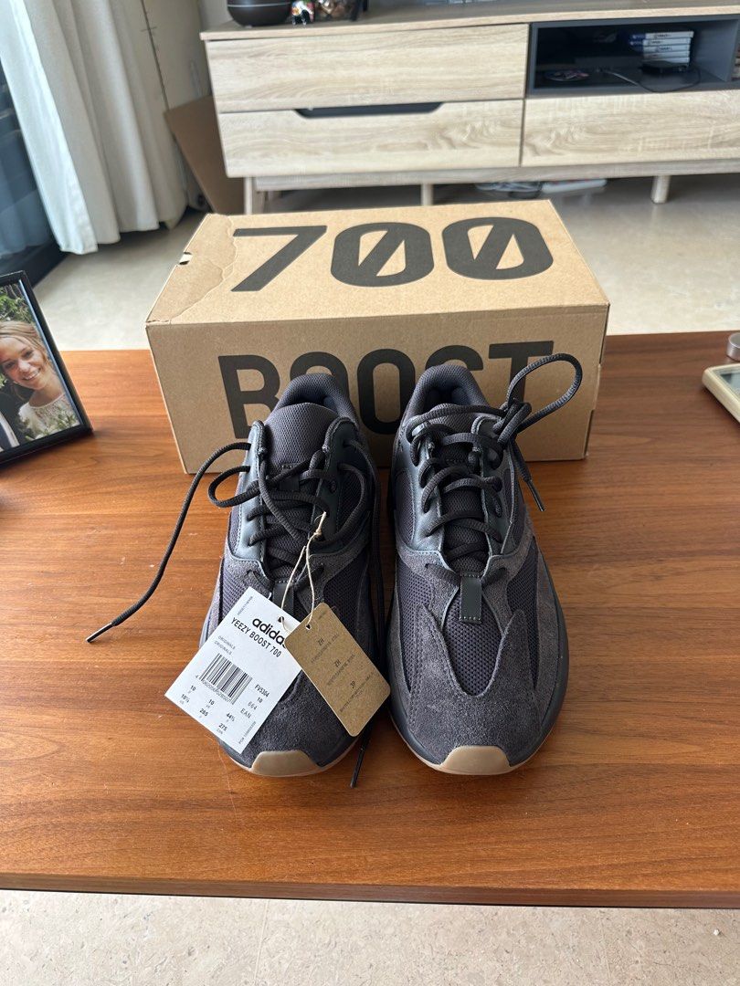 Fake yeezy on sale 700 v2
