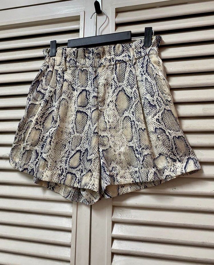 Snakeskin shorts zara top