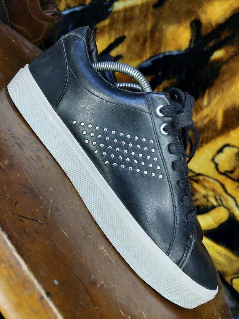 Adidas shoes 30000 zara on sale