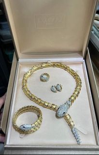 18k Bvlgari Serpenti Diamonds

Set