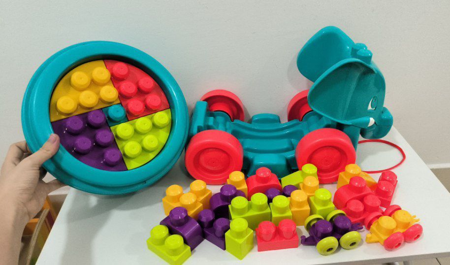 FREE Postage Megabloks Elephant Parade pull along Building