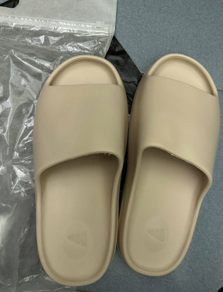Yeezy hotsell beige slides