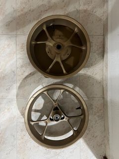 (Category: ) located in . Submitted by 10closet (Listing ID 1251629305, Image 1). Description: .