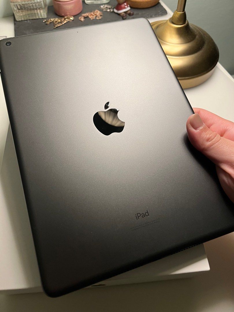 Apple 10.2-inch iPad (8th Generation) 32GB WIfi (Silver)