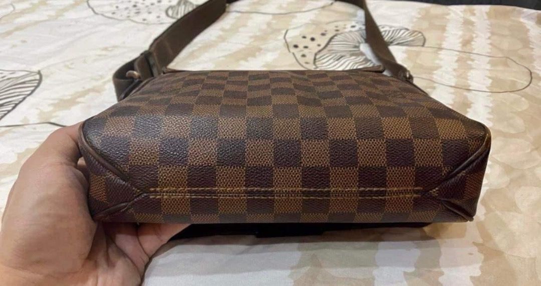 Authentic LV District PM (Category: Luxury Bags & Wallets) located in Quezon City. Submitted by hellopatchi (Listing ID 1251489262, Image 3). Description: LV District PM Rank AB BAG ONLY .