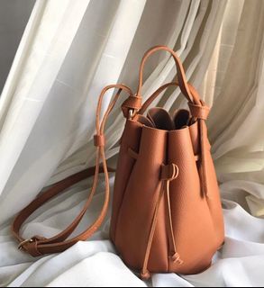 bag cuma pakai sekali untuk poto. Harga asli 285.000. Tidak nego lagi
