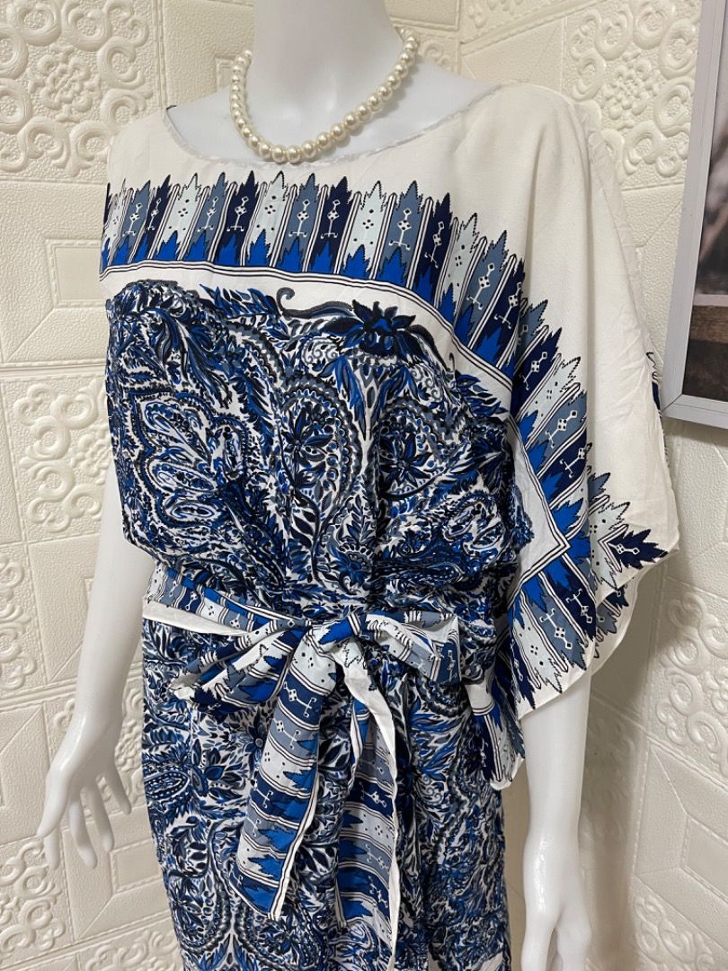 BCBG Maxazria Dress (Category: Dresses) located in Cotabato. Submitted by thefashionproject88 (Listing ID 1251545926, Image 3). Description: Style: Dress Condition: EUC Size: L Mine @ Php 280 ☝🏻accessories not included Note: For Preowned/Used Items, please manage your expectation. If you are meticulous w/ flaws or used clothing, I suggest you bid on a new or excellent used condition items to save us all the hassle. Thanks. Disclaimer: Actual col