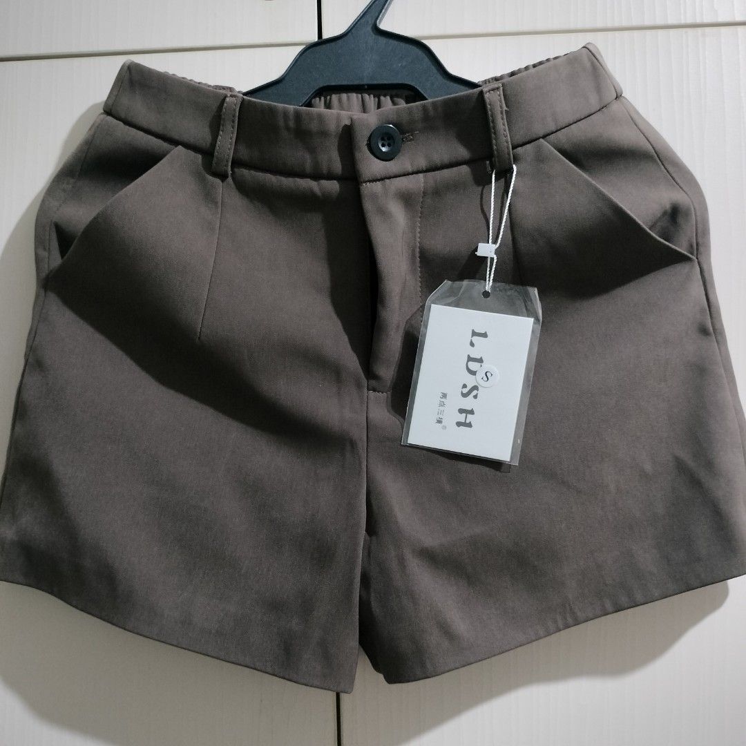 [BNWT] Brown High Waist Shorts (Category: Shorts) located in Quezon City. Submitted by closetdecluttered (Listing ID 1251649017, Image 2). Description: >> fits 25-26 waist.