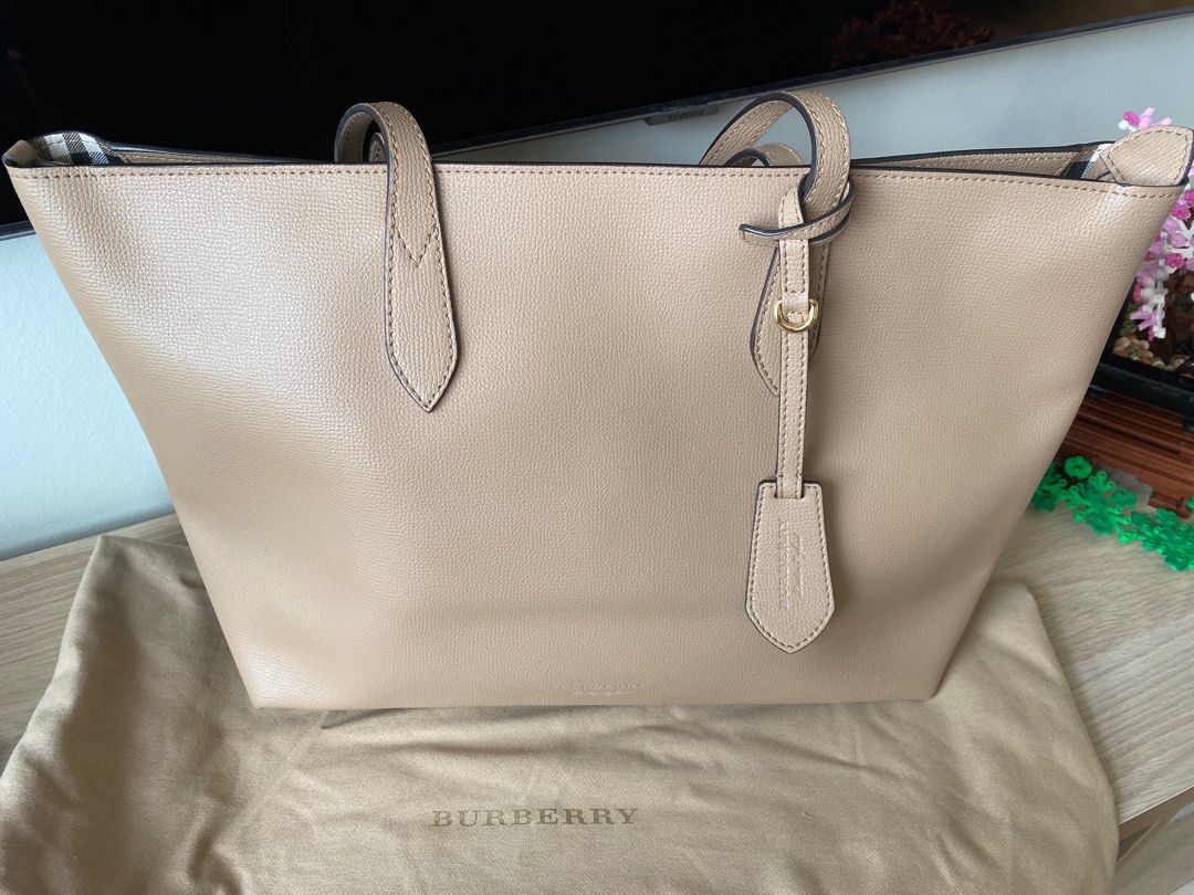 Burberry Lavenby Tote: How To Tell A Fake Bag (2023)