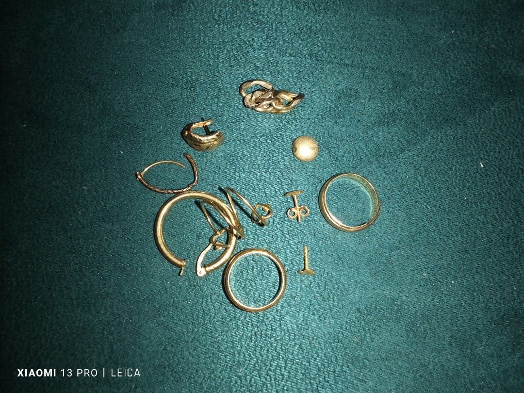 Buying Gold Jewelries (Category: Jewelry) located in Quezon City. Submitted by rjhayehm (Listing ID 1251481660, Image 1). Description: Buying po ako mga gold jewelries. Mga putol na kwintas, hikaw, bracelet at mga sirang alahas..